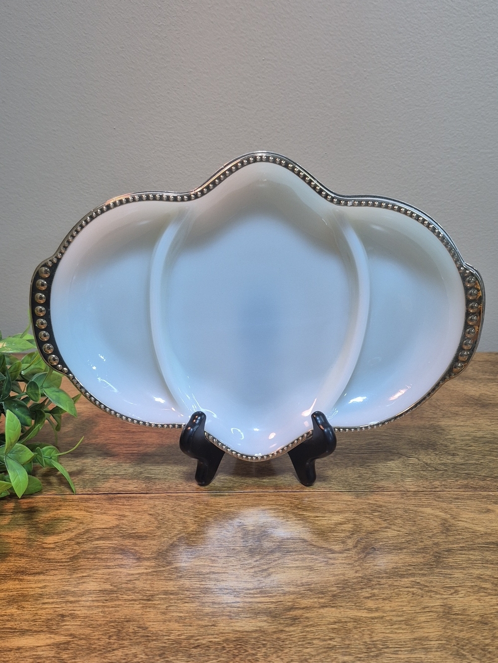 ANCHOR HOCKING FIRE-KING Vintage MCM Milk Glass Gold Gilt Divided Serving Dish